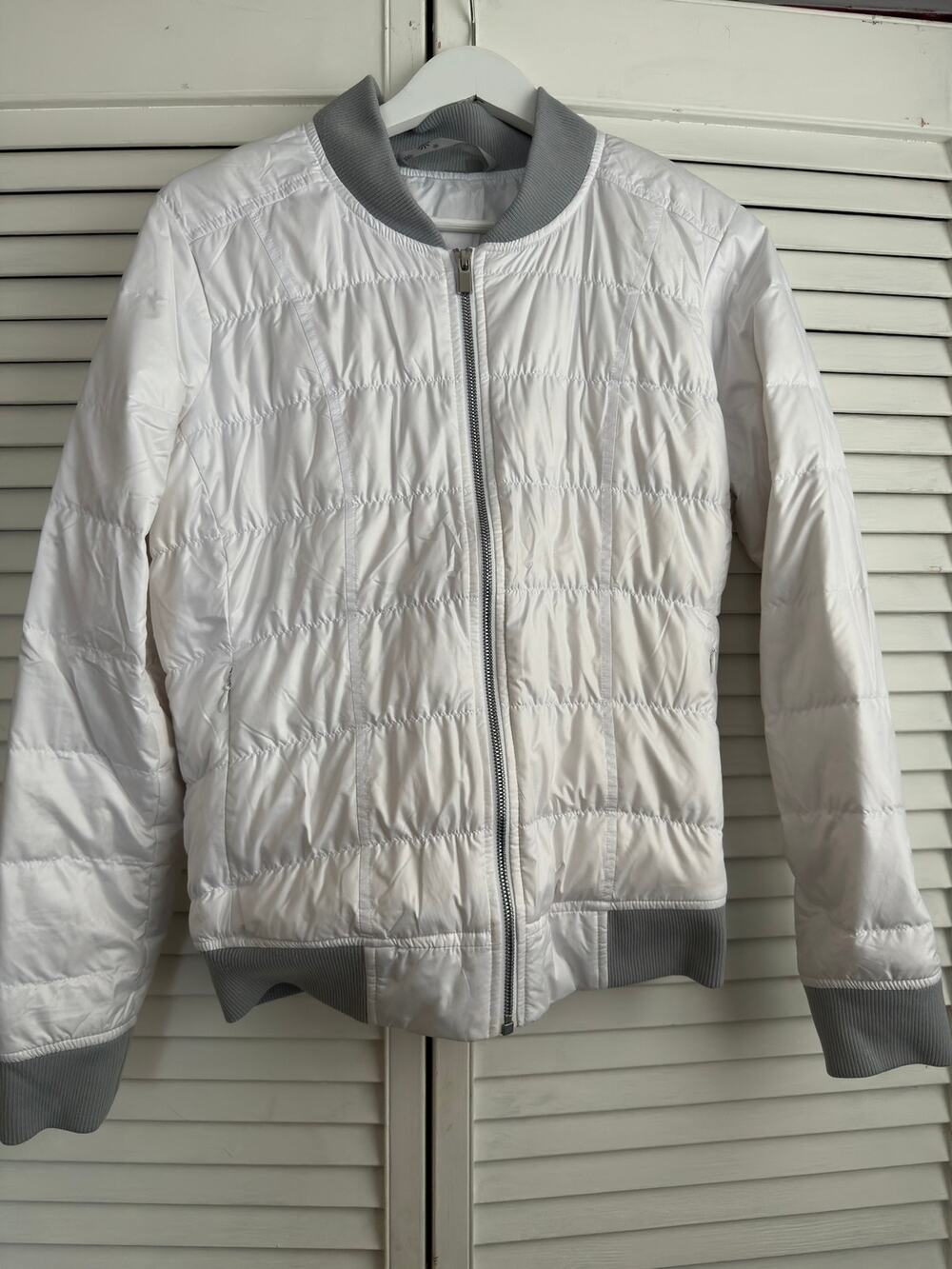 Athleta Upside Quilted Puffer Jacket White Gray Knit Trim Size Medium M